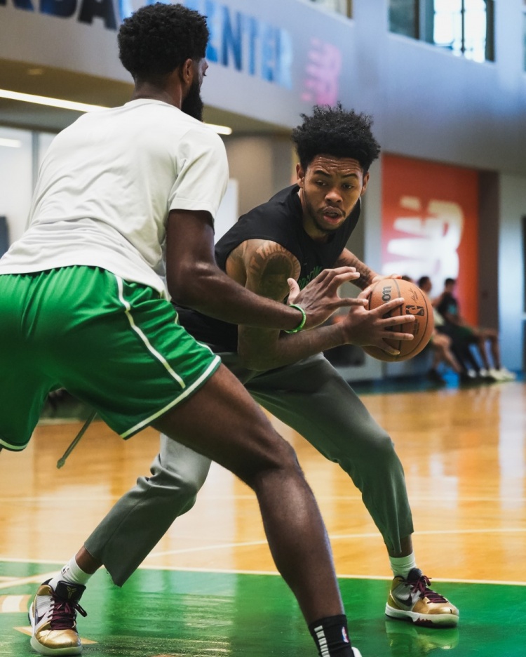 绿军官方晒训练照：普理查德&amp;新援安芬尼-西蒙斯在列