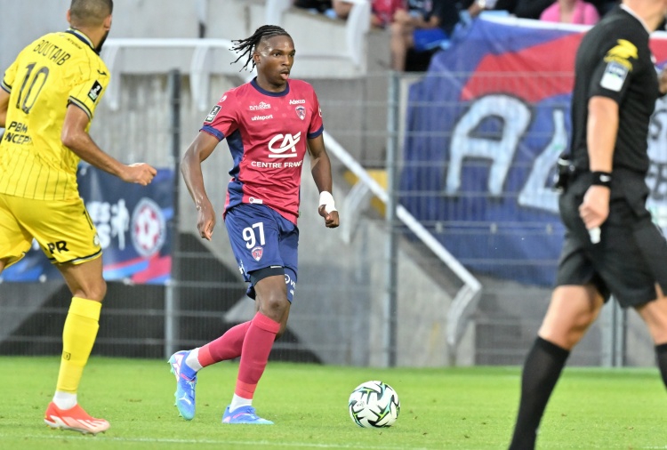 开云体育官网-德天空：拜仁对雷恩中卫雅奎特感兴趣，不过球员高昂转会费是阻碍