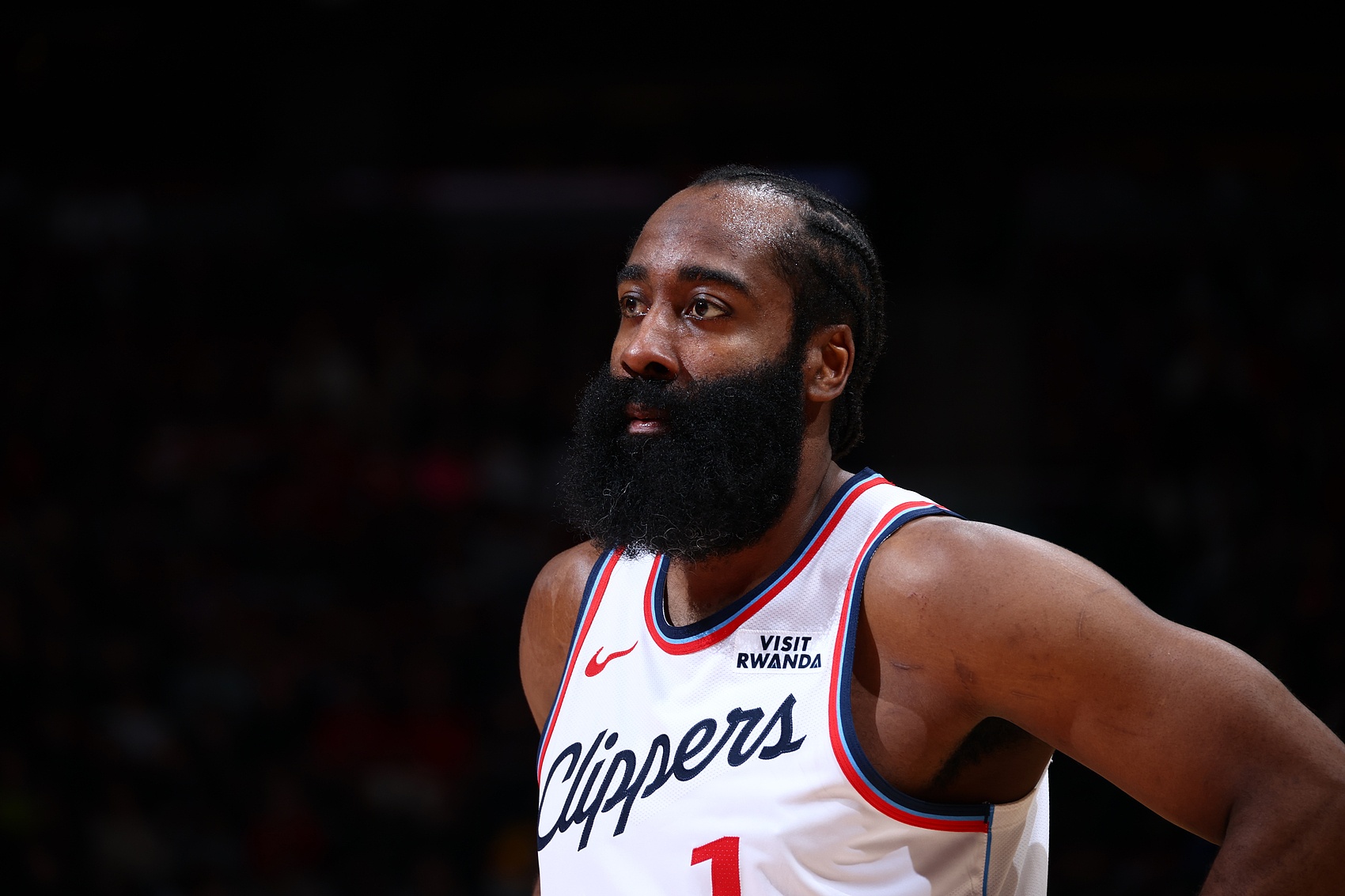 开云体育官网-持续低迷！祖巴茨被封盖 哈登出现失误交出球权