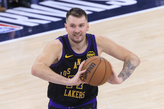 开云体育app-场均37+10+10，联盟唯一，超级新星越发稳定，冲击常规赛MVP|湖人|东契奇|公牛|雷迪克|NBA常规赛_新浪体育_新浪新闻