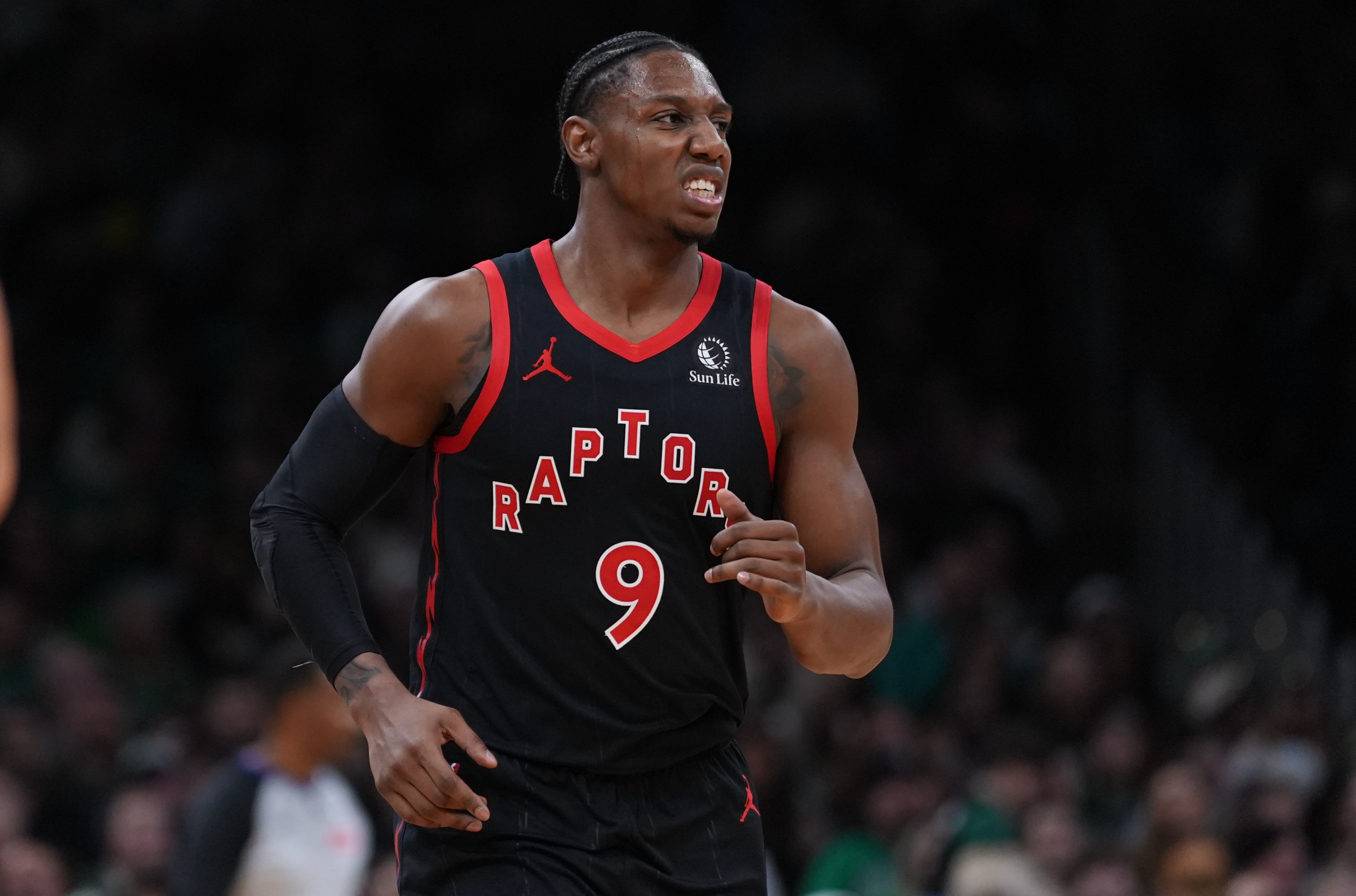 开云体育官网-针锋相对！爱德华兹首节9中4拿到9分2板 巴雷特5中3贡献8分1板1助