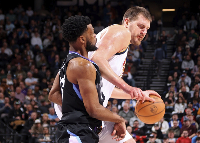 约基奇拒绝爆冷！轰22+12+5终结掘金连败 献关键封盖+制胜罚球|爵士|穆雷|约纳斯·瓦兰丘纳斯|尼古拉-约基奇|NBA常规赛_新浪体育_新浪新闻