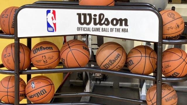 开云体育app-NBA换球感觉如何？邓罗：新球更黏 我还没完全适应