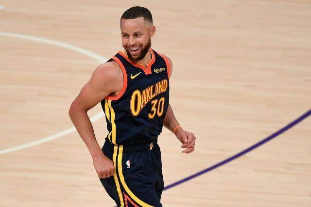 开云体育官网-库里全网寻人！当我们模仿库里 究竟应该学习什么？