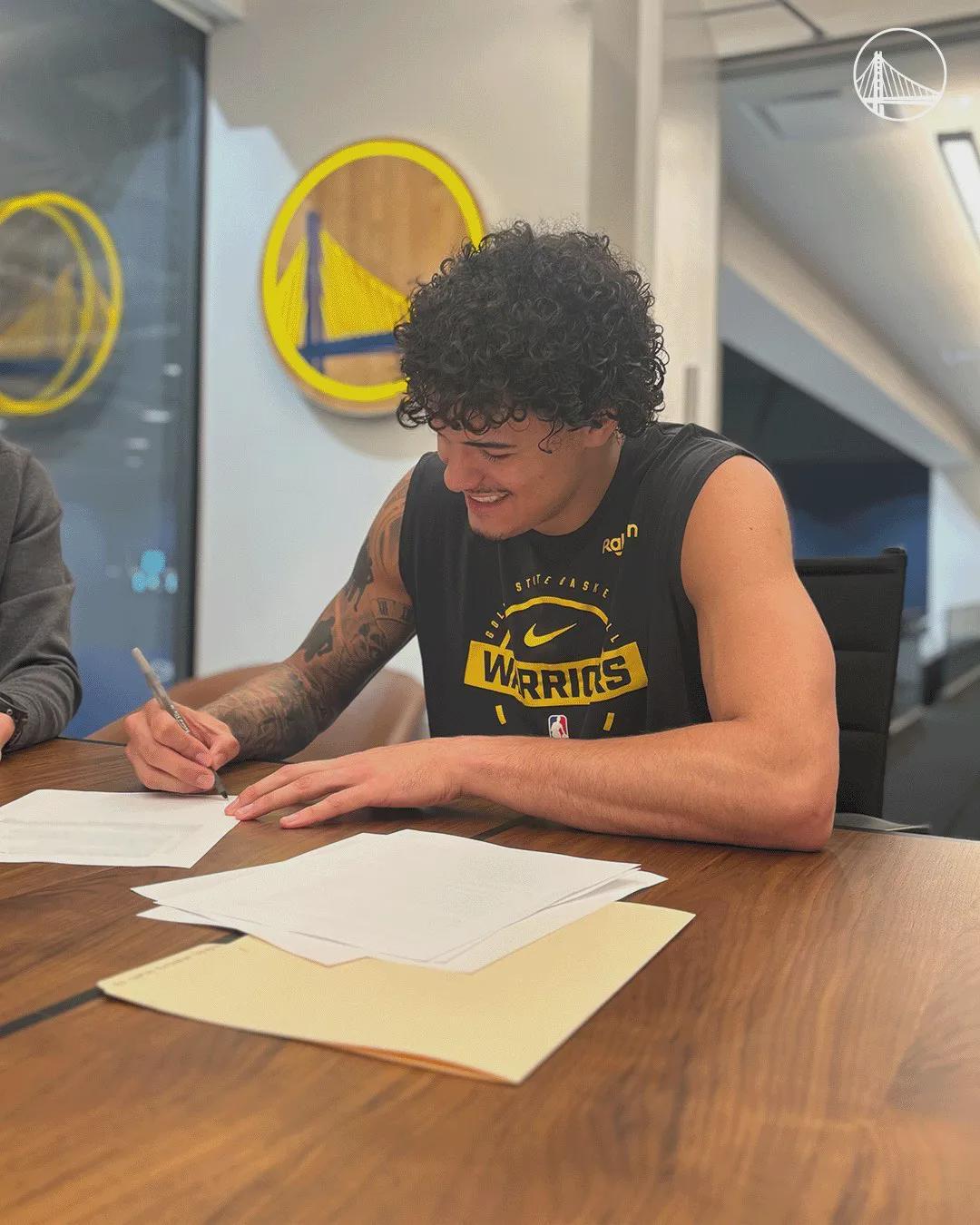 3年1500万！勇士正式续约！科尔捡到宝了